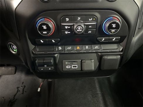 Used 2022 Chevrolet Silverado 2500 LT w/ Convenience Package image 17