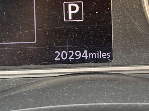 Used 2025 Nissan Versa SV image 9