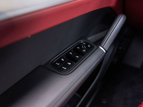 Certified 2024 Porsche Cayenne AWD/4WD image 21