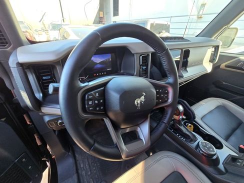 Used 2024 Ford Bronco Wildtrak image 10