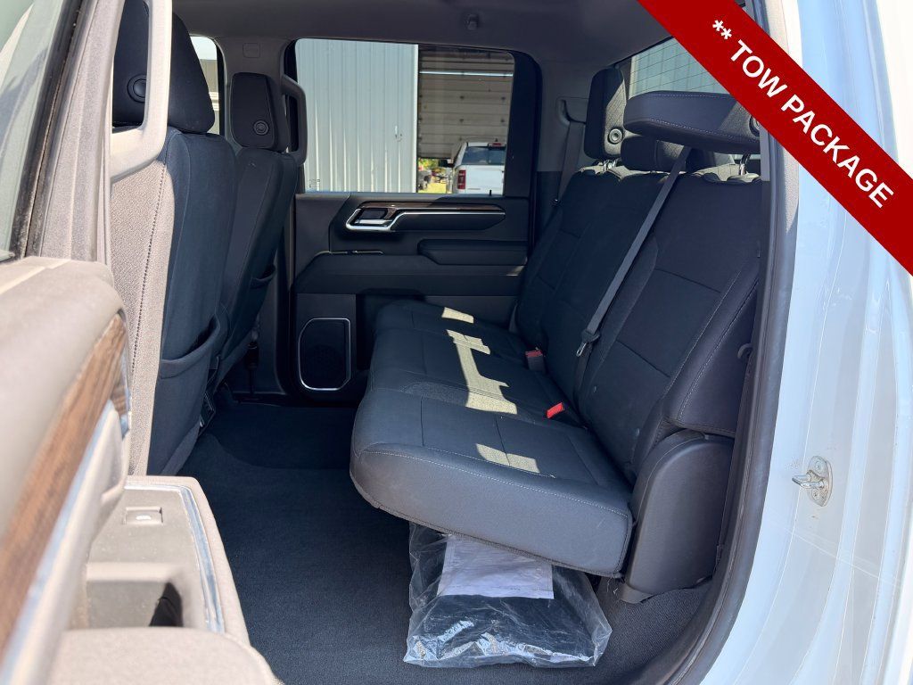 Used 2025 Chevrolet Silverado 2500 LT AWD/4WD image 18