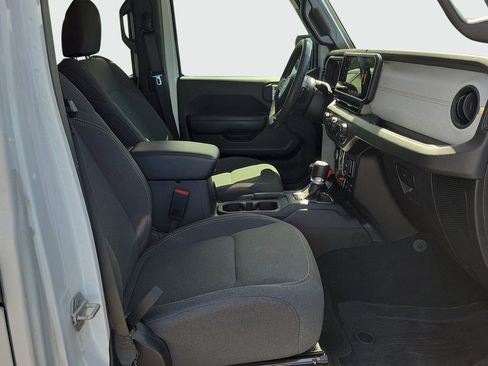 Used 2024 Jeep Gladiator Sport AWD/4WD image 37