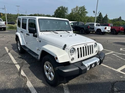 Used 2015 Jeep Wrangler Unlimited Sahara w/ Connectivity Group AWD/4WD image 8