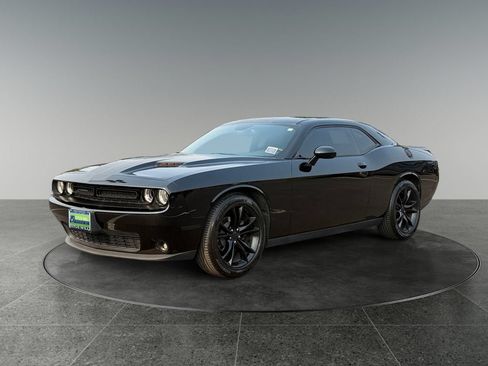 Used 2016 Dodge Challenger SXT w/ Blacktop Package RWD image 3