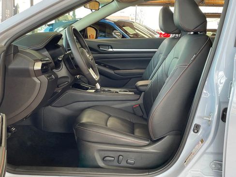 Used 2024 Nissan Altima 2.5 SR w/ SR Premium Package image 11