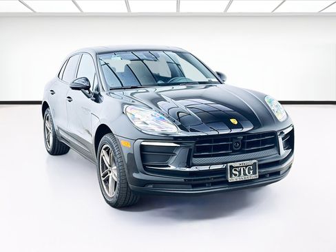 Used 2025 Porsche Macan AWD/4WD image 3