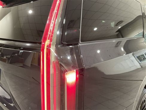 Used 2023 Cadillac Escalade ESV Sport Platinum w/ LPO, ONYX Package image 22