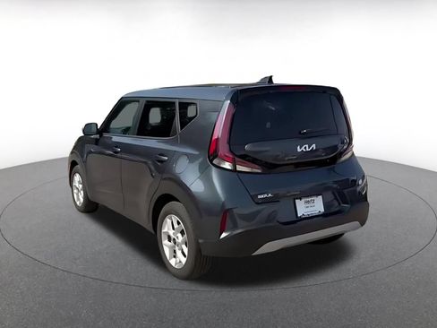 Used 2025 Kia Soul LX w/ LX Technology Package FWD image 11