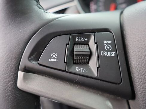Used 2022 Chevrolet Trax LT w/ LT Convenience Package AWD/4WD image 16
