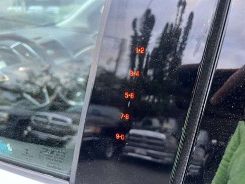 Used 2017 Ford Edge Titanium w/ Equipment Group 302A AWD/4WD image 16