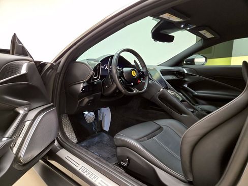 Used 2022 Ferrari Roma RWD image 16