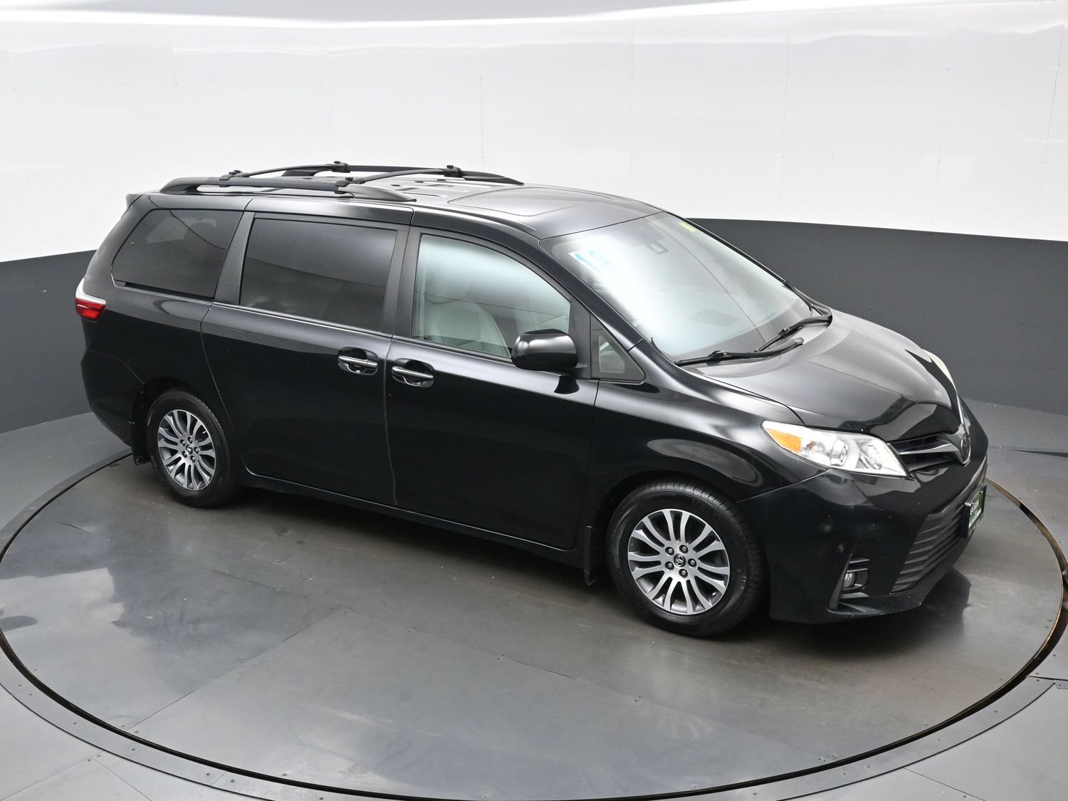 Used 2018 Toyota Sienna XLE Premium w/ Carpet Mat Package FWD image 43
