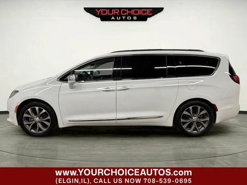 Used 2017 Chrysler Pacifica Limited FWD image 2