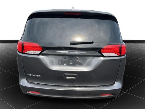 Used 2020 Chrysler Voyager Lxi FWD image 4