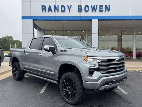 Used 2025 Chevrolet Silverado 1500 High Country AWD/4WD image 1