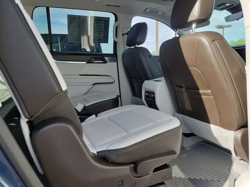 Used 2025 GMC Acadia Denali w/ Super Cruise Package AWD/4WD image 23