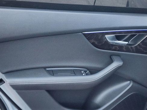 Used 2023 Audi Q8 Prestige image 32