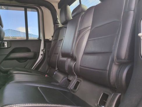 Used 2020 Jeep Gladiator Overland image 14