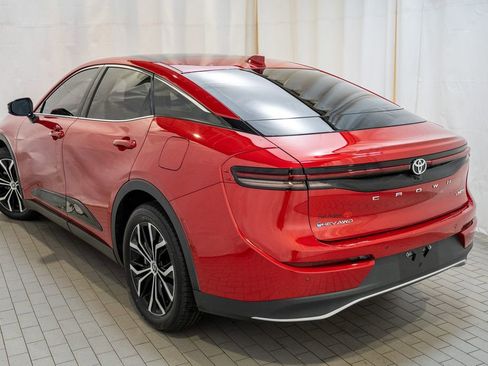 Used 2024 Toyota Crown Limited image 3