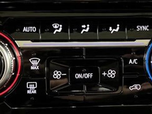 Used 2024 GMC Sierra 2500 AT4X AWD/4WD image 39