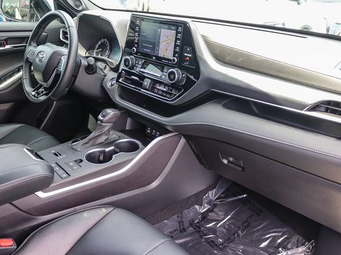 Used 2022 Toyota Highlander XSE FWD image 15