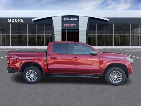 Used 2024 Chevrolet Colorado LT w/ LT Convenience Package II AWD/4WD image 2