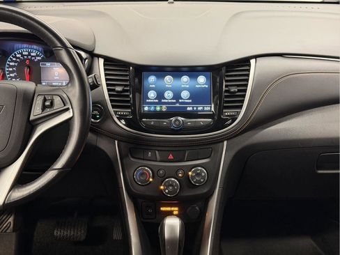 Certified 2019 Chevrolet Trax LT w/ LT Convenience Package image 32