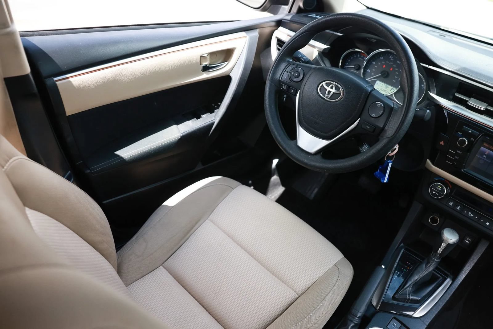 Used 2015 Toyota Corolla LE FWD image 13