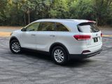 Used 2017 Kia Sorento LX w/ LX Convenience Package image 4