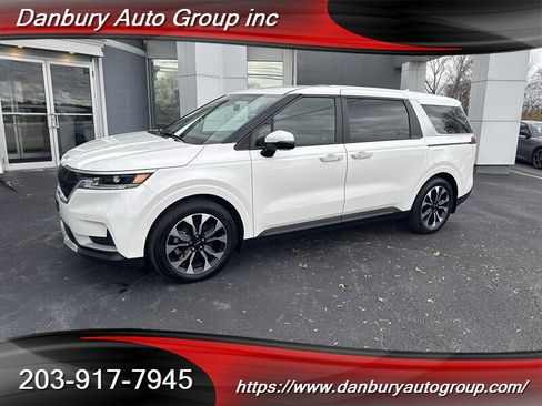 Used 2024 Kia Carnival EX image 1