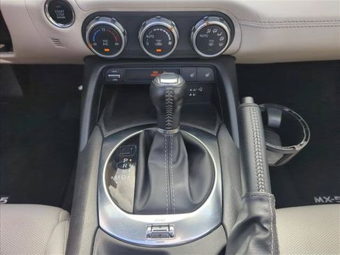 Used 2021 MAZDA MX-5 Miata RF Grand Touring RWD image 21