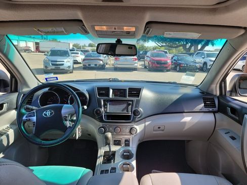 Used 2013 Toyota Highlander SE FWD image 15