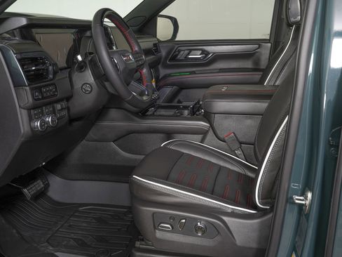 Used 2026 GMC Yukon AT4 Ultimate w/ LPO, Illumination Package AWD/4WD image 17