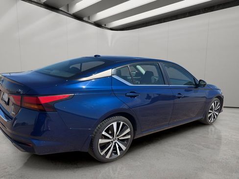 Used 2022 Nissan Altima 2.5 SR AWD/4WD image 5