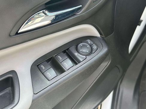 Used 2022 Chevrolet Equinox LS AWD/4WD image 16