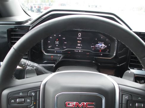 Used 2025 GMC Sierra 1500 SLT w/ SLT Premium Plus Package image 33