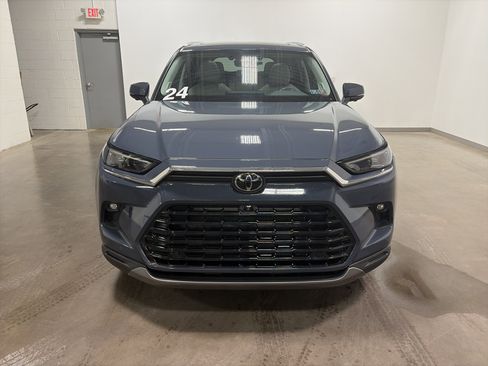 Used 2024 Toyota Grand Highlander Limited image 40