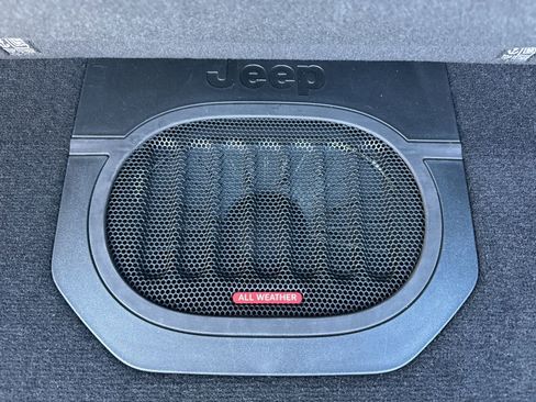 Used 2025 Jeep Wrangler Rubicon image 15