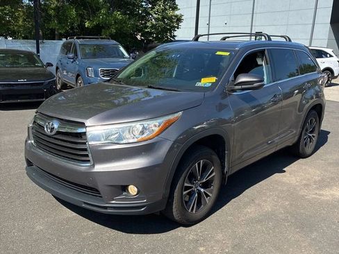 Used 2016 Toyota Highlander XLE AWD/4WD image 1