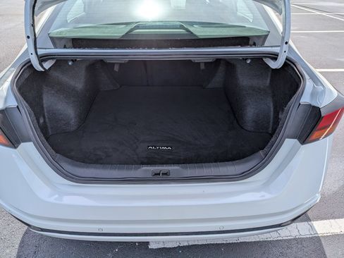 Used 2024 Nissan Altima 2.5 SV FWD image 31
