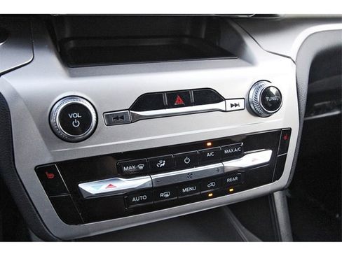 Used 2022 Ford Explorer XLT image 24