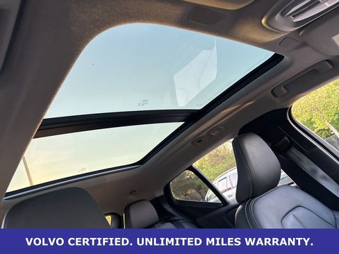 Used 2024 Volvo XC40 B5 Plus image 15