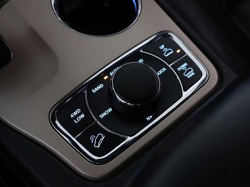 Used 2014 Jeep Grand Cherokee Overland w/ Advanced Technology Group AWD/4WD image 24