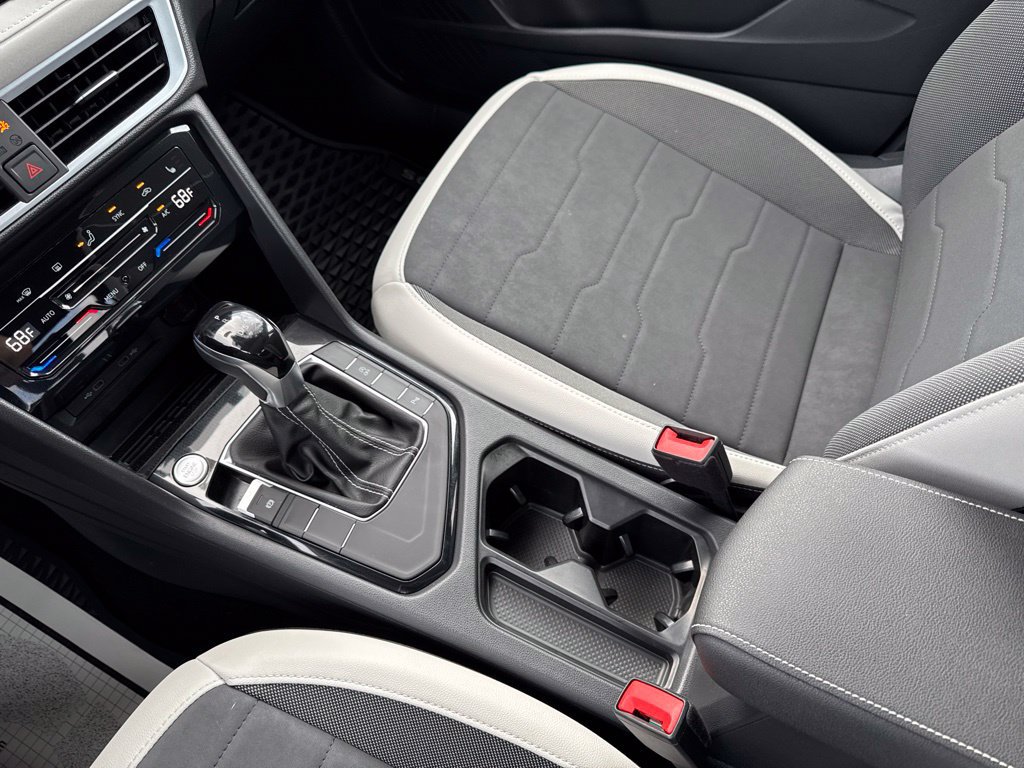 Certified 2025 Volkswagen Taos SE w/ Panoramic Sunroof Package FWD image 20