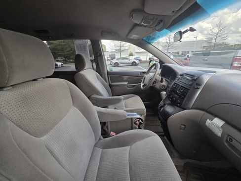 Used 2008 Toyota Sienna LE image 9