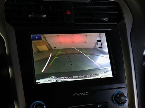 Used 2019 Ford Fusion SE FWD image 18