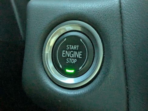 Used 2021 Chevrolet Tahoe Premier w/ Premium Package image 32