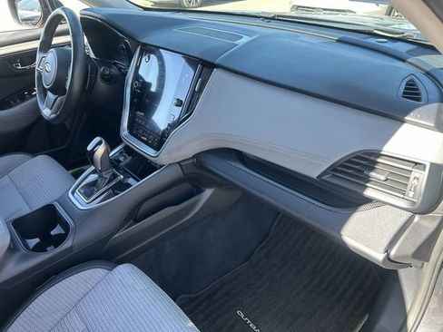 Used 2025 Subaru Outback Premium AWD/4WD image 14