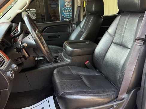Used 2013 Chevrolet Avalanche LT w/ All-Star Edition AWD/4WD image 9