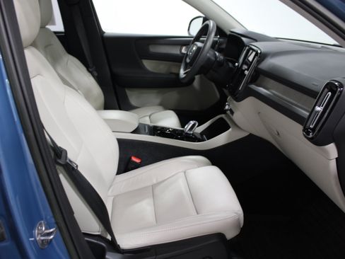 Used 2023 Volvo XC40 B5 Plus w/ Driver Assist Package AWD/4WD image 24